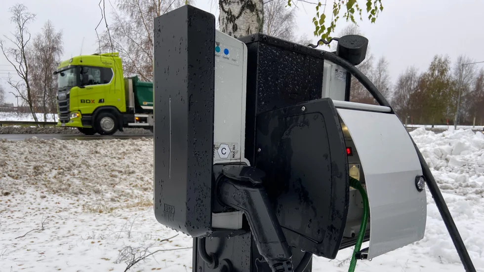 Elbilsladdning vid modifierade motorvärmarstolpar kommer att erbjudas Pitebos hyresgäster.