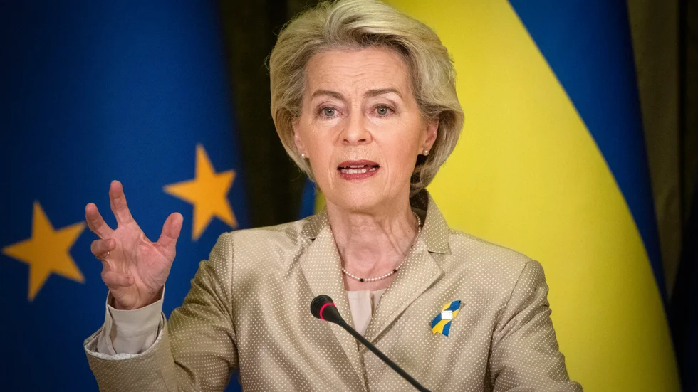 EU-kommissionens ordförande Ursula von der Leyen vid ett besök i Kiev i helgen. Arkivbild.