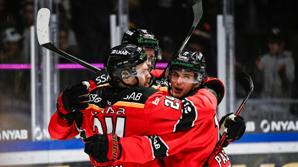 Brendan Shinnimin, Marcus Hardegård och Nikola Pasic jublar efter 1-1