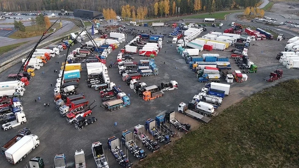 Så här har det sett ut på ett tidigare truckmeet på annan ort.