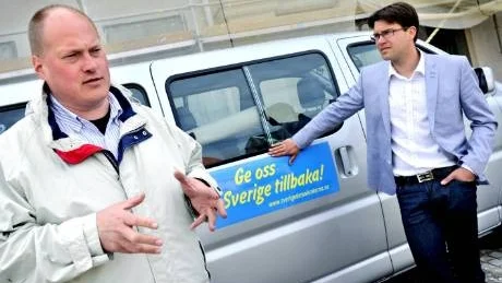 Sven-Olof Sällström (SD,) toppkandidat i EU-valet, och partiledaren Jimmie Åkesson (SD) vid besöket i Västervik i veckan.Arkivbild: Matilda Ahl