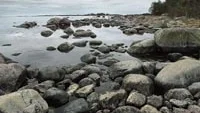 Vid Skanvik på Gränsö finns en av kommunens många stränder. Kommunen har en sammanlagd kust- och strandlinje på 3 650 kilometer vilket är längst i länet. Foto: ANDERS LILJEGREN