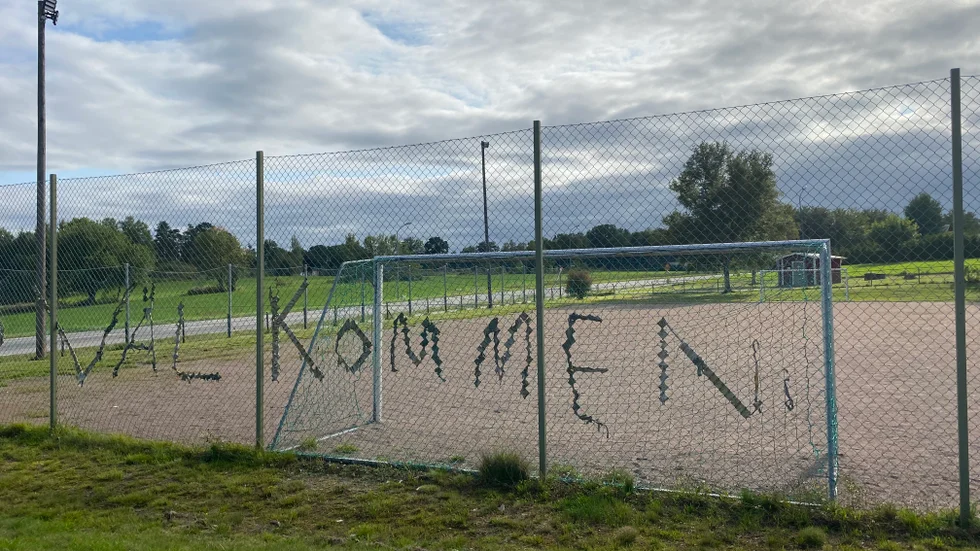 Skribenterna vill hälsa Socialdemokraterna välkomna till den del av politiken som värnar landsbygdsskolorna, skriver de. Här illustrerat av en bild från en av de nedläggningshotade skolor, Blackstad skola, som nyligen räddades från nedläggning.