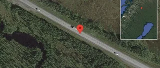 Lastbil stillastående på E10 - stopp i ett körfält
