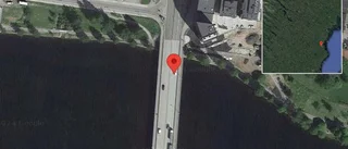 Stopp i trafiken på E4 i centrala stan – stillastående lastbil