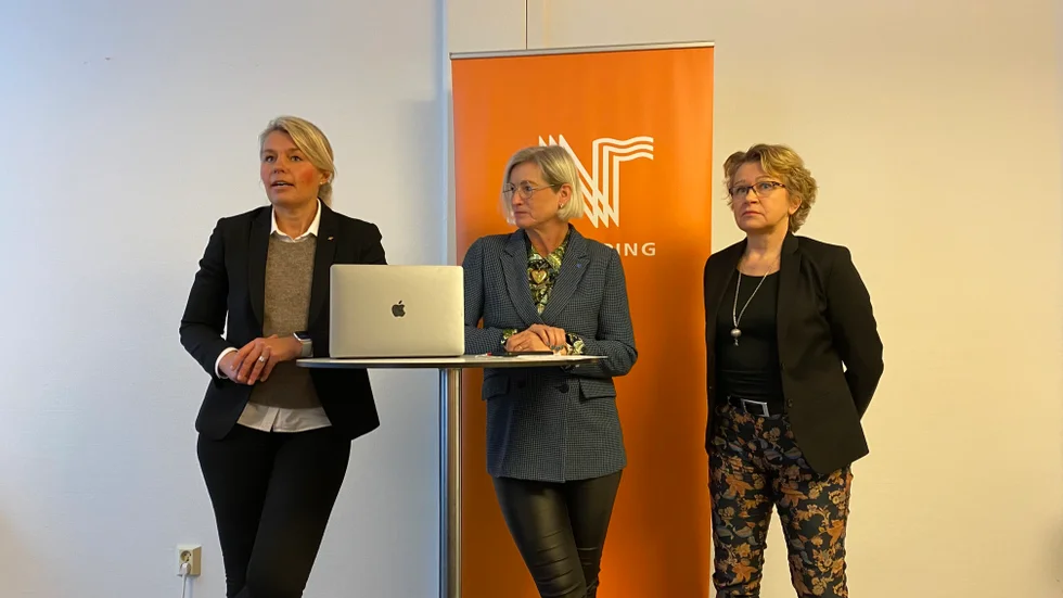 Gruppledarna Sophia Jarl (M), Eva-Britt Sjöberg (KD) och Monica Holtstad, tillförordnad gruppledare för Liberalerna ser nu framåt.