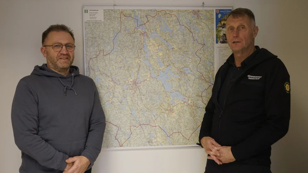 Staffan Waldau Wass, säkerhetssamordnare i Kinda kommun, och räddningschef Thomas Blixt vill uppmana Kindaborna att börja preppa för att vara rustad om en kris skulle inträffa. "Det är bra att ha förberett hemma så att man får en dräglig tillvaro", säger Staffan Waldau Wass.