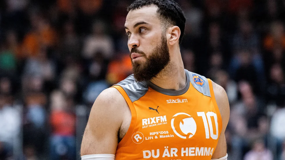"Jag gick back x antal tusen varje månad. Det har inte varit så lätt att vakna upp varje dag och känna ekonomisk press", säger Elias Desport.