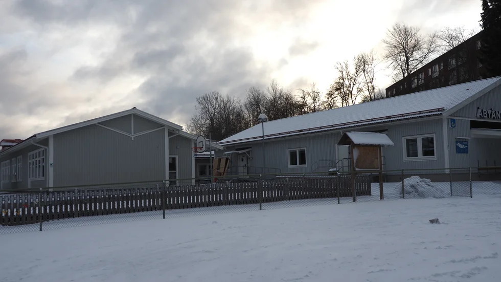Åbyängskolan i snöskrudd.