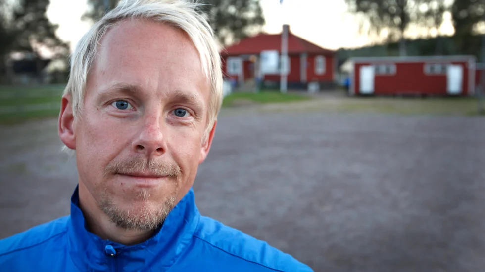 Richard Claeson, Åby IF. "Jag ser inga uppsidor alls. Att vara med i ett lag kräver samspel. Att man ställer upp tillsammans i föreningen, lagen och individerna. Då blir man tillsammans starka och individerna utvecklas. Samhället blir mer och mer individualiserat och kravställande. Krav på omöjlig flexibilitet".