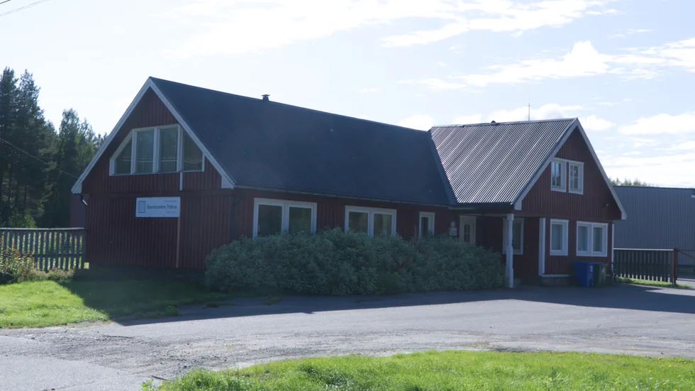 Stenbackens kontor och fabrik är ute för en exekutiv auktion av Kronofogden. Den planerade auktionen är planerad att hållas den 21 september.