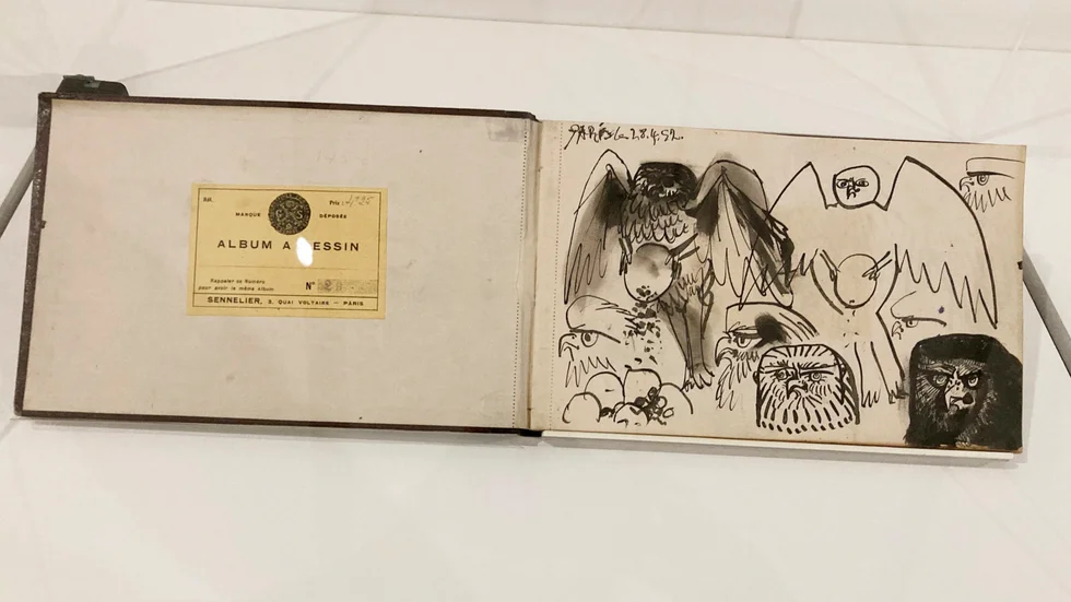 En av konstnären Pablo Picassos skissböcker som ställs ut på Pace Gallery i New York i utställningen "Picasso: 14 sketchbooks".