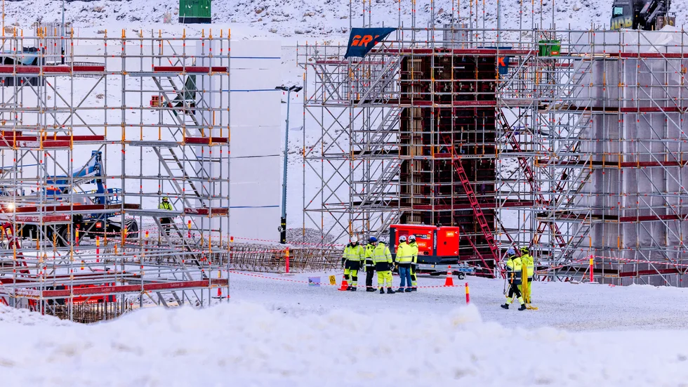 När arbetsstyrkan når en topp kommer dryggt 4 000 personer jobba med uppbyggnaden av stålverksanläggningen.