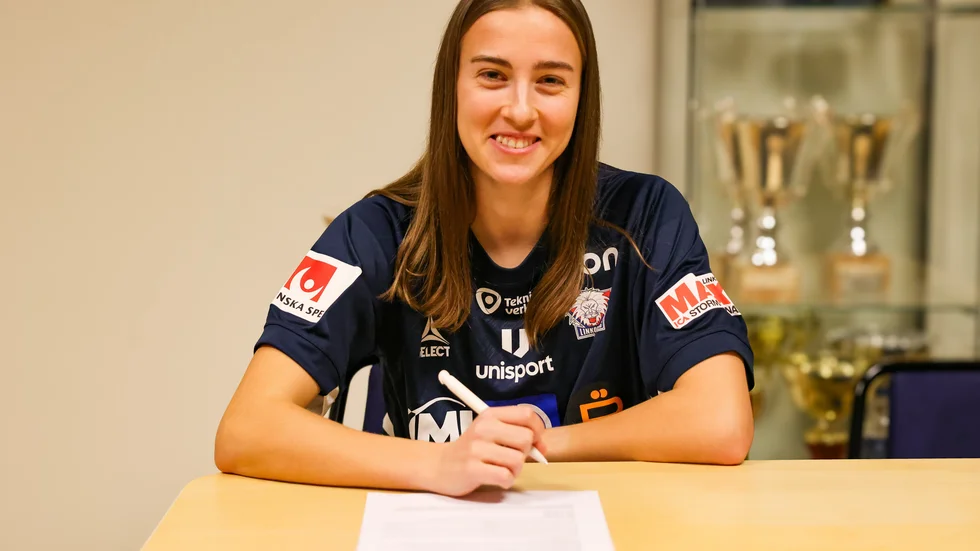 Vilma Koivisto skriver på.