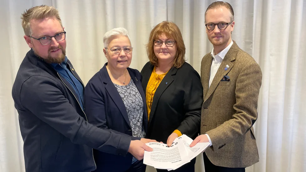 Per Boström (KD), Carina Sundbom (C), Christina Soldan (L), Andreas Löwenhöök (M).