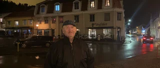 Riktigt mörkt på torget: "En del sätter på helljuset"
