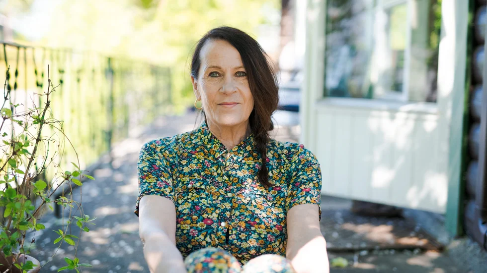Vigdis Hjorth skildrar tonåriga Paulas uppväxt på ett mästerligt sätt, tycker NSD:s recensent.