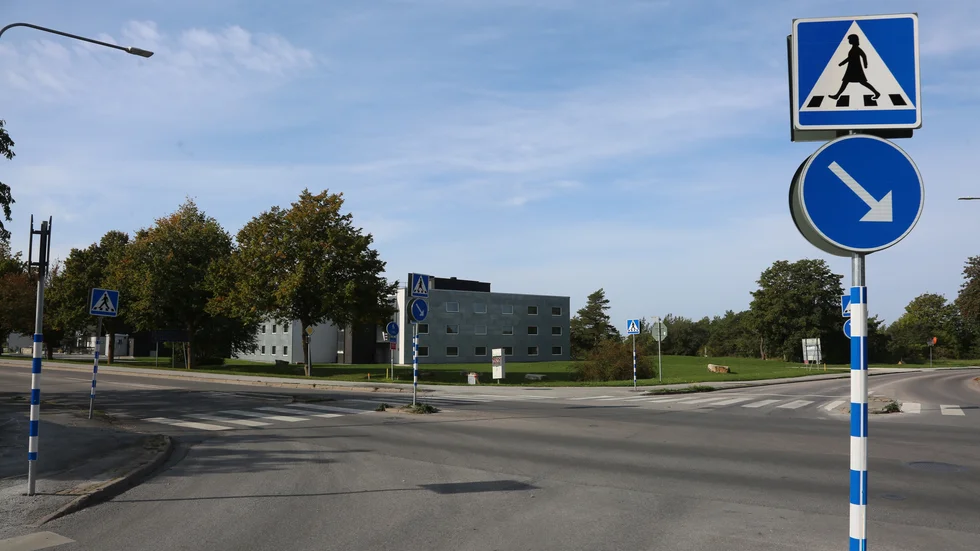 ”Jag tycker att man ska försöka vara jämlik och därför har vi valt att sätta upp även ”Fru Gårman”-skyltar”, säger Björn Rabenius, chef vid Region Gotlands park- och trafikavdelning. 