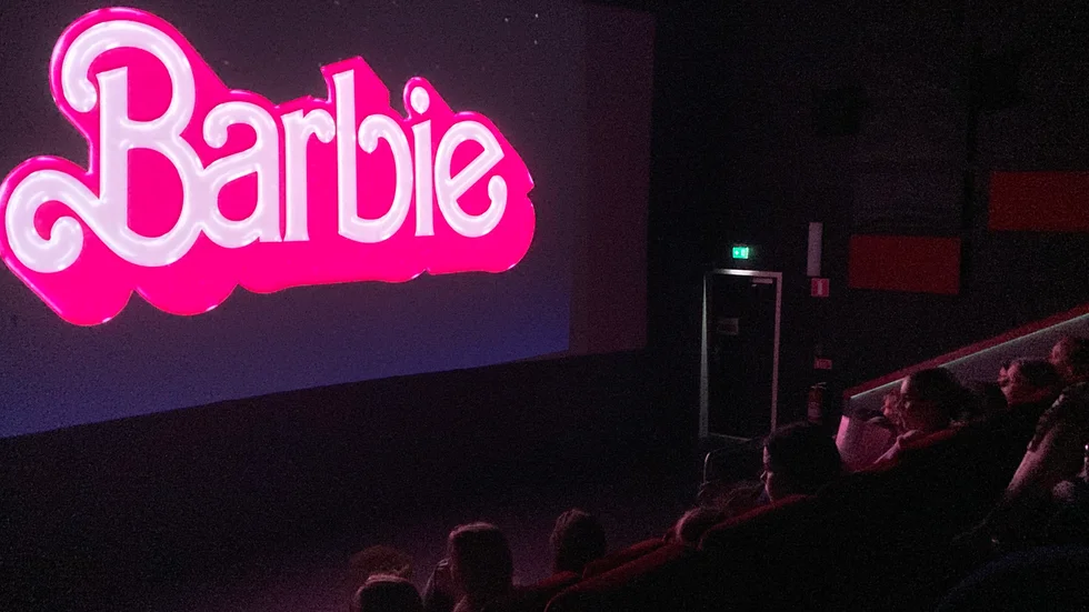"Barbie" är utan tvekan Strängnäsbornas favoritfilm i sommar. På Cinema 3 var det många fler som ville se "Barbie" än den konkurrerande filmen "Oppenheimer".