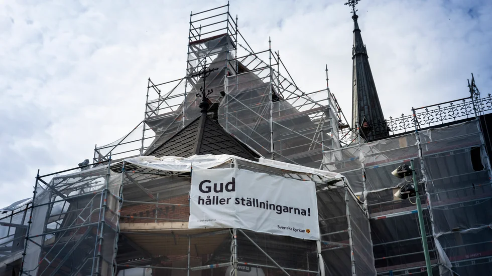 Jo, Gud håller ställningarna. Men hur sköter han ekonomin?