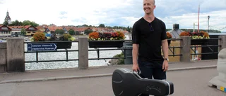 Martin, 31, gick från utbränd chef till lycklig musiker