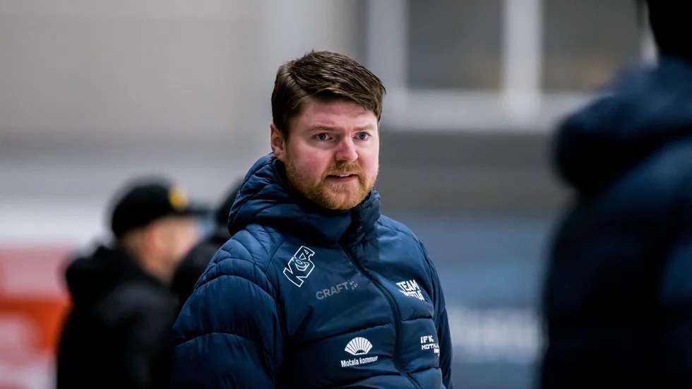 Simon Hansson, tränare i IFK Motala, fick se sitt lag förlora ännu en gång i Hydro arena i Vetlanda. "Bra insats som vi kan ta med oss, bra andra halvlek", sade Hansson efter 2-5-förlusten.
