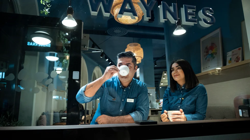 Payam och Farnoosh Namin är franshisetagare på Waynes Coffee i Linköping.