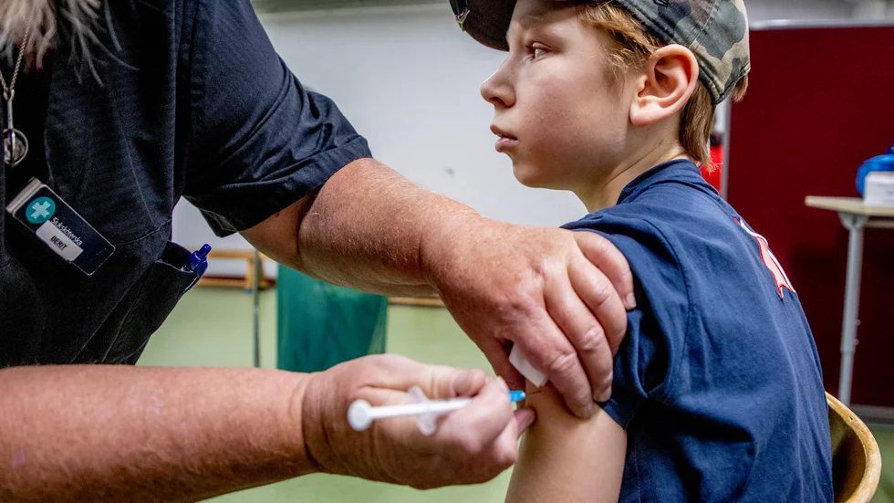 Hur klokt var det att vaccinera unga mot covid. Bilden togs inte på Gotland.