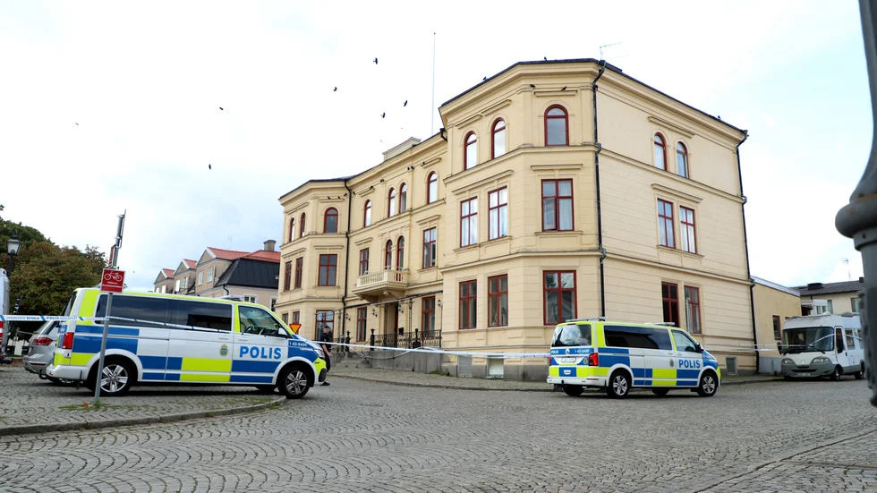Under natten till den 16 september slog polisen till mot Skänninge stadshotell. Misstankarna rör grovt narkotikabrott. 