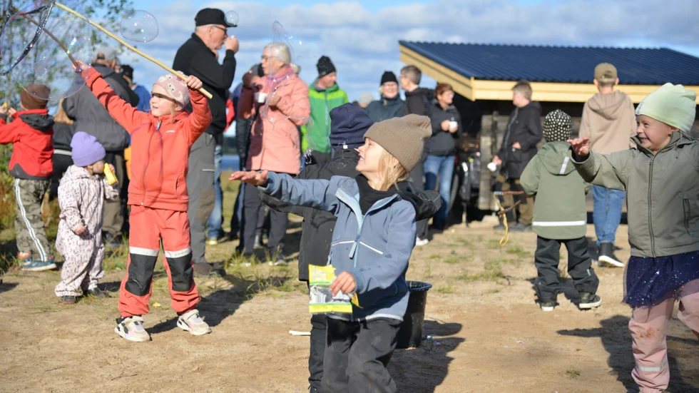 Lilly, Otto och Hilda var med på det stora firandet i Blåsmark.