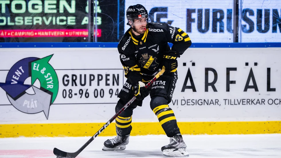Jake McGrew i AIK-tröjan förra säsongen. På fredagskvällen ser han ut att göra säsongsdebut i sin nygamla klubb, mot VIK.