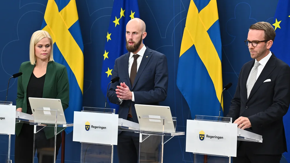 Jämställdhetsminister Paulina Brandberg (L), ministern för civilt försvar Carl-Oskar Bohlin (M) och infrastruktur- och bostadsminister Andreas Carlson (KD) vill strypa kriminellas tillgång till sprängmedel.