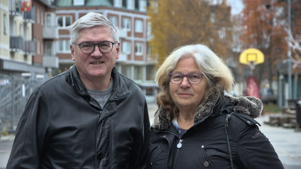 Politikerparet Lars och Eva Alriksson (M) har under många år engagerat sig mot tvångsomhändertagandena som skett i kommunen och de är positiva till att kommunen nu valt att granska hanteringen av ärenden kopplade till tvångsomhändertagningarna.