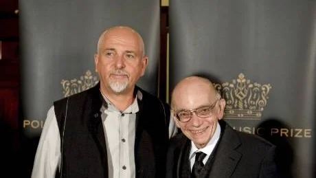 Utdelningen av Polarpriset skedde på måndagskvällen, men redan vid lunchtid hölls presskonferens med årets två mottagare Peter Gabriel och José Antonio Abreu på Konserthuset i Stockholm.Foto: Pontus Lundahl/Scanpix