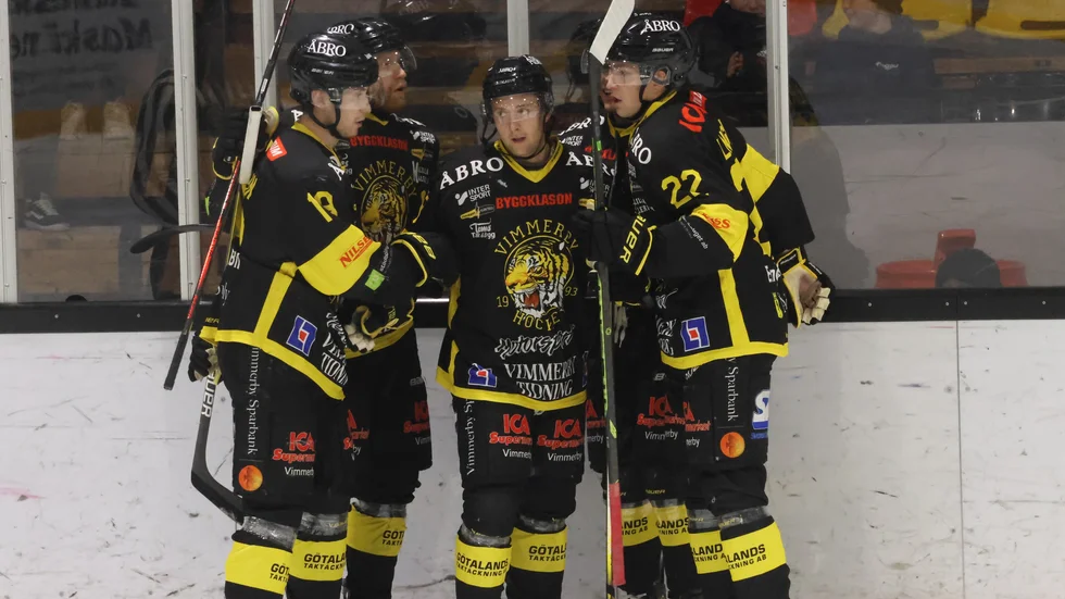 Martin Pärna gjorde 1-0 tidigt i power play för Vimmerby.