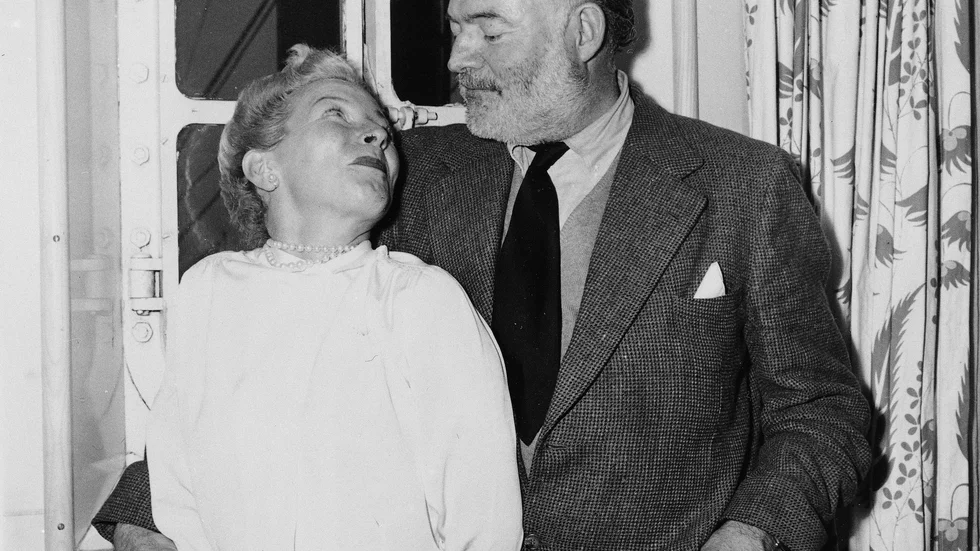 Författaren Ernest Hemingway och hans fru Mary Welsh Hemingway. Arkivbild.