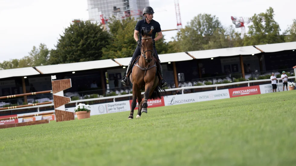 Jens Fredricson och Markan Cosmopolit värmer upp inför dagens första EM-start i Milano.