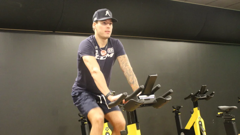 På grund av en skada är Samuel Wards ishockeykarriär över.