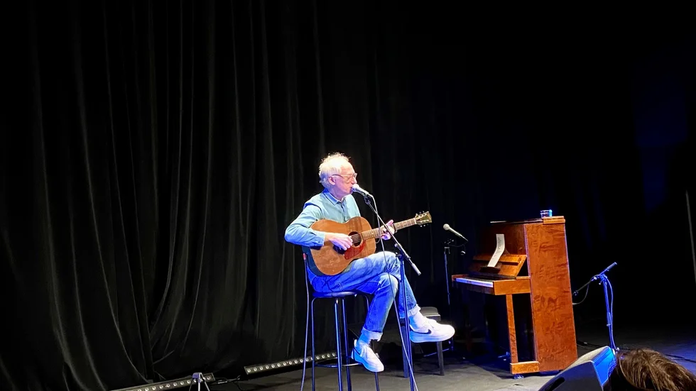 Nästa 300 personer lyssnade andäktigt i en dryg timme när Andreas Mattsson gästade Nyköping. 