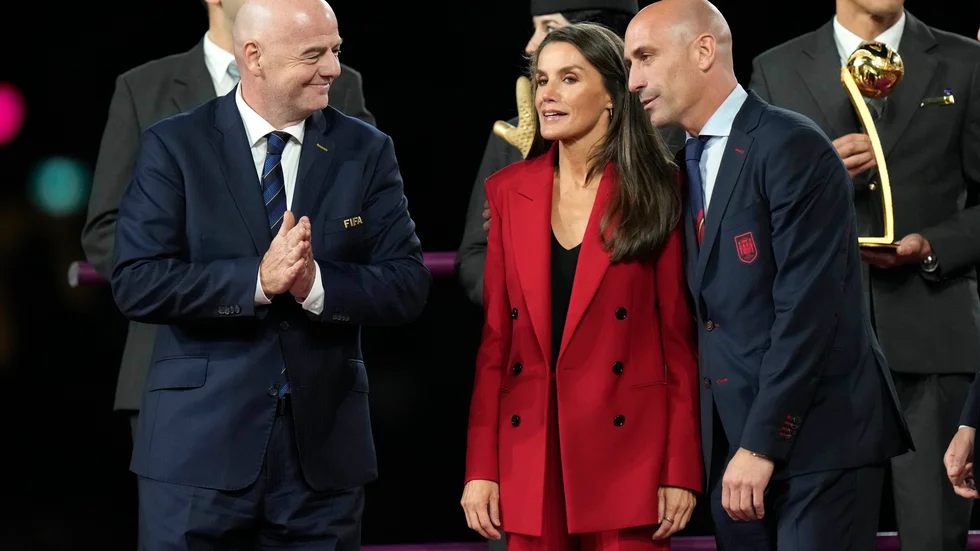 Gianni Infantino (vänster) under VM-finalen i Sydney. Luis Rubiales till höger. Arkivbild.