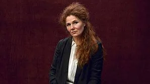 Anna Azcárate, tidigare skådespelare på Norrbottensteatern i 34 år, gästspelade på sin forna arbetsplats med sin egen tolkning av August Stridbergs pjäs ”Mäster Olof”.