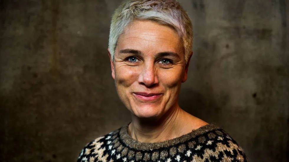 Fanny Ambjörnsson har gjort en djupdykning i städningens praktik och politik och konstaterar att städning fortfarande är en ojämställdhet vardagssyssla.