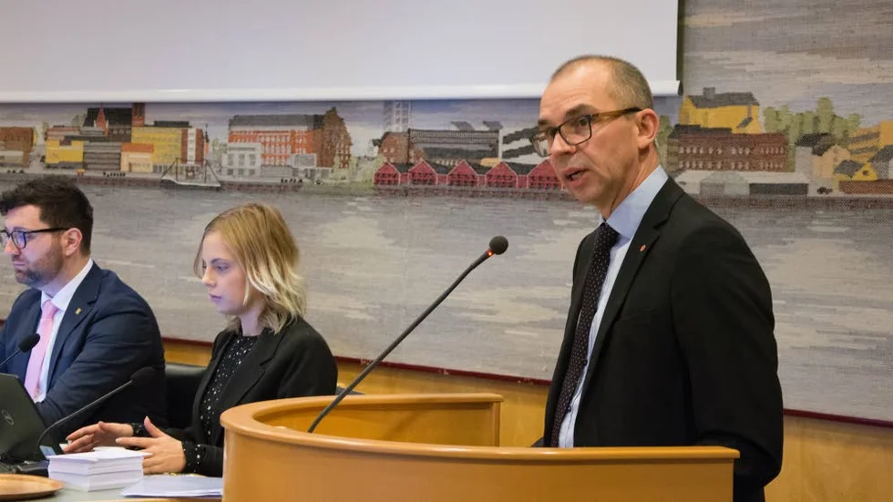 Niklas Nordström (S) under budgetdebatten i kommunfullmäktige.