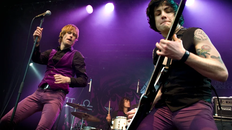 Inge Johansson spelar med The (International) Noise Conspiracy.