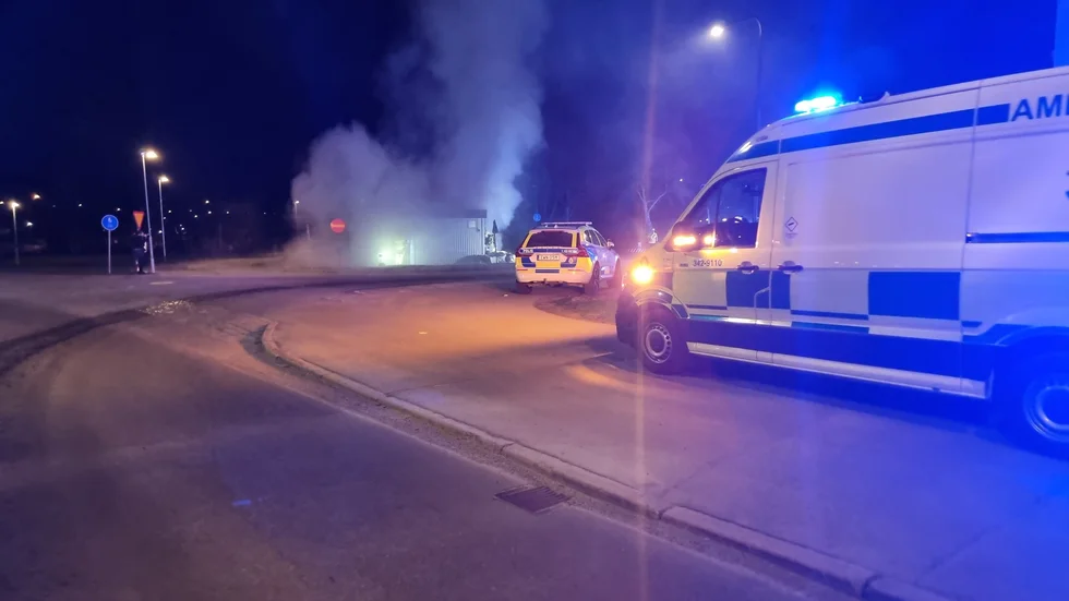 En brand i en mindre byggnad utbröt natten mot söndag i Ljura.