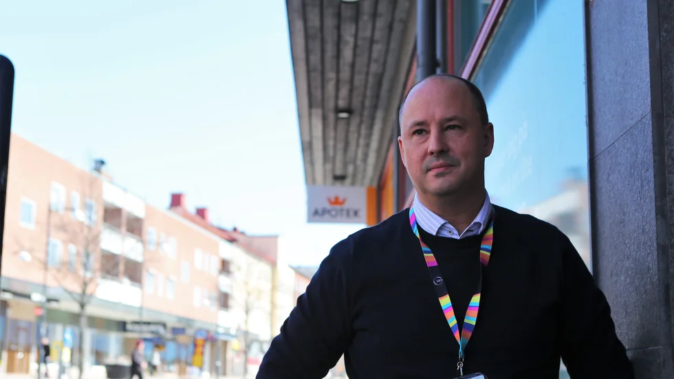 Ungdomsarbetslösheten i Motala har minskat kraftigt de senaste åren, och kommunen är inte längre sämst i länet. "Vi har haft en stark arbetsmarknad. Framför allt i den västra länsdelen", säger Per Engdahl, sektionschef på Arbetsförmedlingen i Motala. 