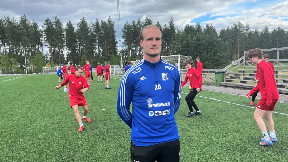 Storfors AIK:s Lukas Eriksson tvingas sluta spela fotboll.