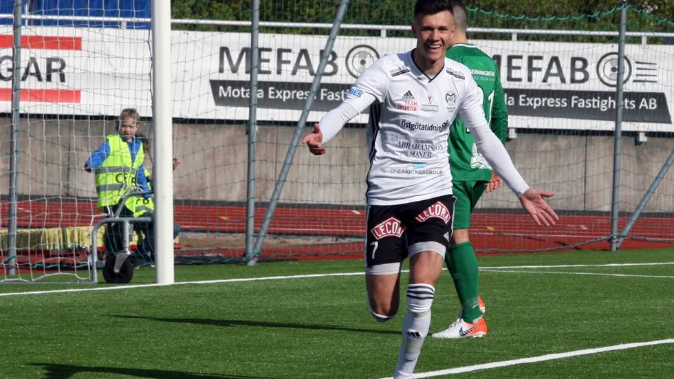 Två mål av André Rako blev det i Motala AIF:s division 2-lag den här vändan. Nu lämnar Rako återigen klubben för att flytta till Stockholm.