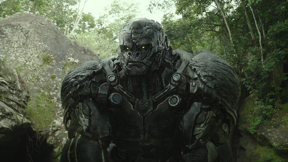 Robotdjur kallade "Maximals" tvingas rymma från sin hemvärld och gömma en viktig grej på jorden i "Transformers: Rise of the beasts".