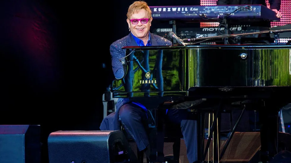Botaniska. Elton John bjöd Uppsalapubliken p full fart i Botaniska somras. Orken räckte till en nya platta också.